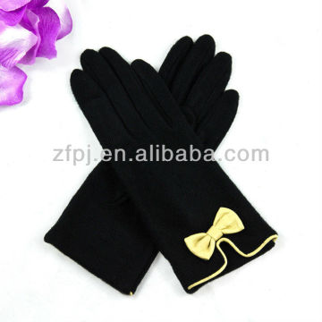 Black elegant wool knitted glove